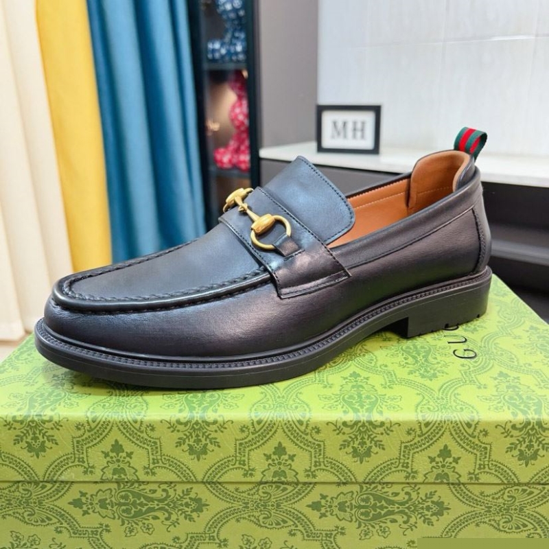 G*u*i leather shoes